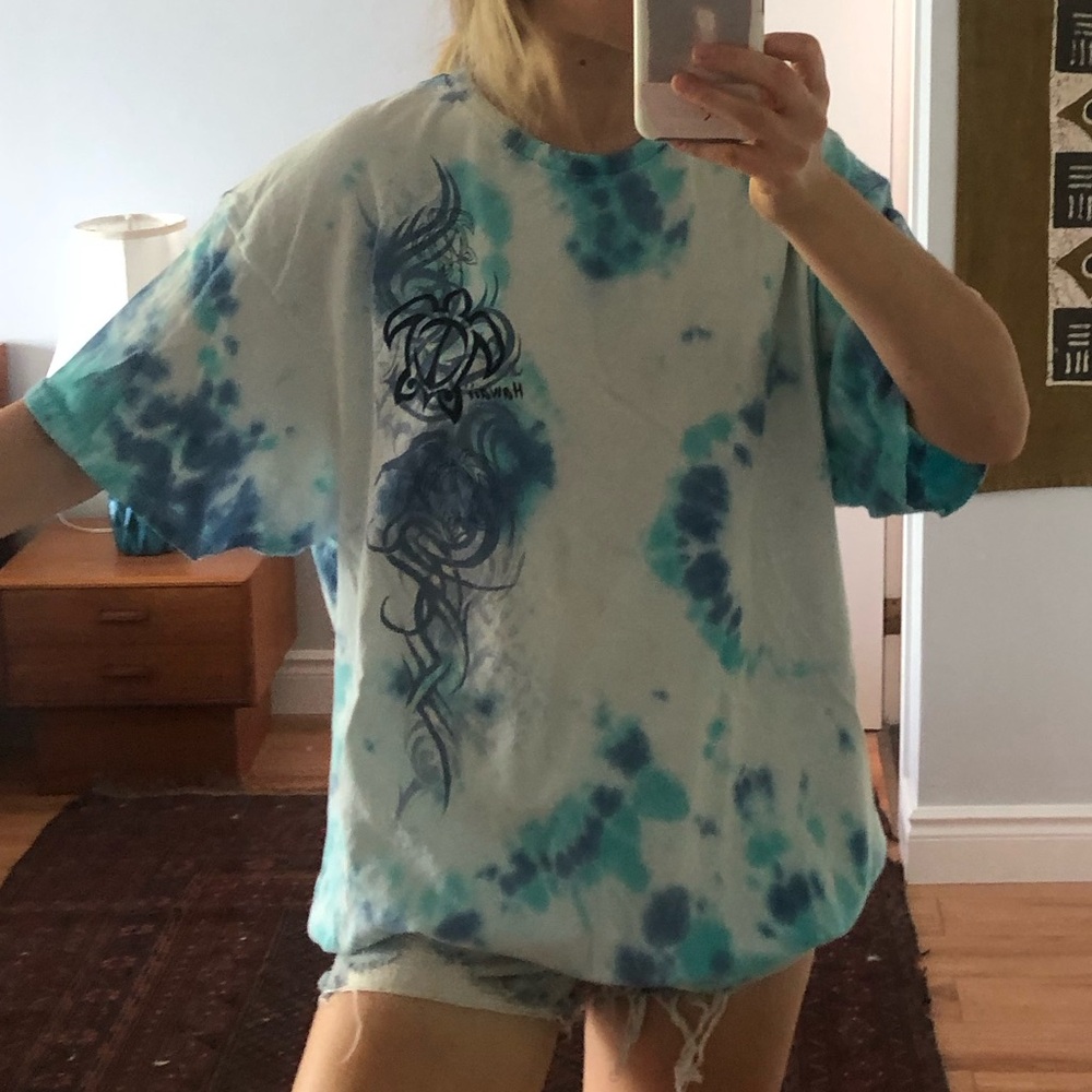 Hawaii Tie Dye Graphic Tee